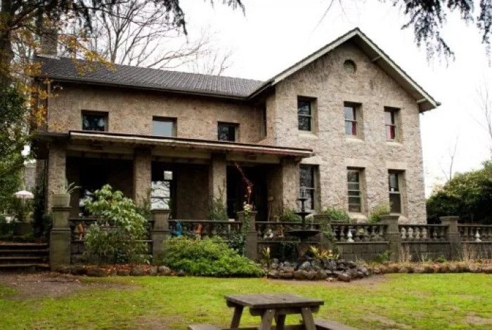 image showing the front of the earthly pleasures building 